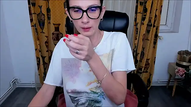 Snapshot of NaughtyWifey1 chatting on October 31, 2025, 4:46 am NaughtyWifey1 online show from October 31, 2025, 4:46 am