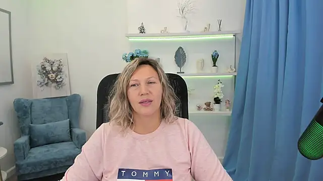 NinaStarle online show from September 19, 2025, 11:55 am