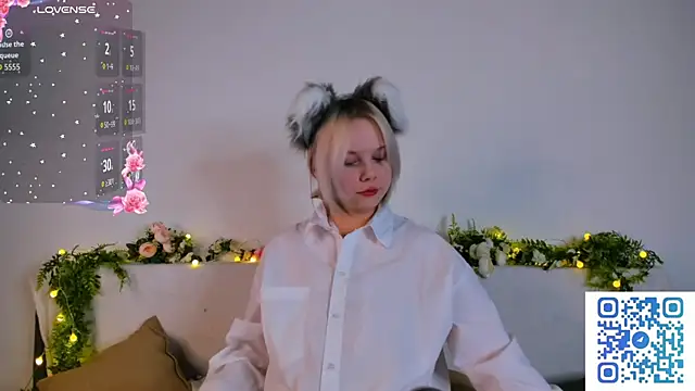 girlllsooft online show from October 23, 2025, 1:10 pm