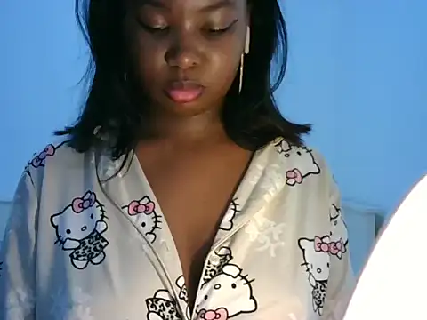 Snapshot of zoe215 chatting on June 12, 2026, 11:53 am zoe215 online show from June 12, 2026, 11:53 am