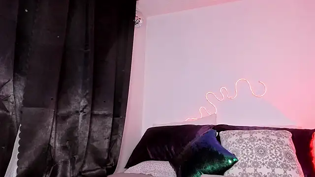 Londonttipton online show from April 7, 2026, 11:37 pm