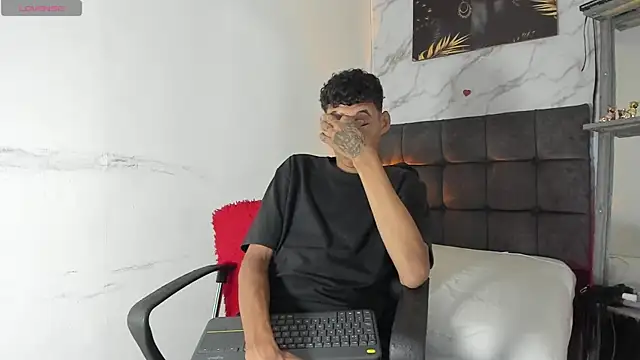 Snapshot of afrodita_n_ares chatting on November 21, 2025, 7:23 pm afrodita n ares online show from November 21, 2025, 7:23 pm