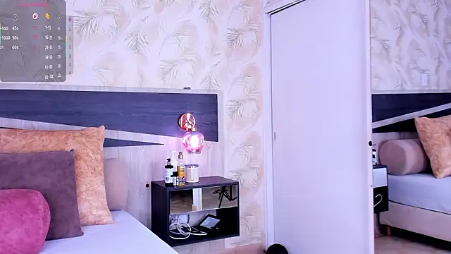 Travis lenox  online show from February 4, 2026, 11:42 pm