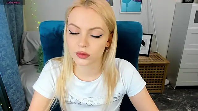 KatherineePierce online show from May 22, 2026, 3:17 pm