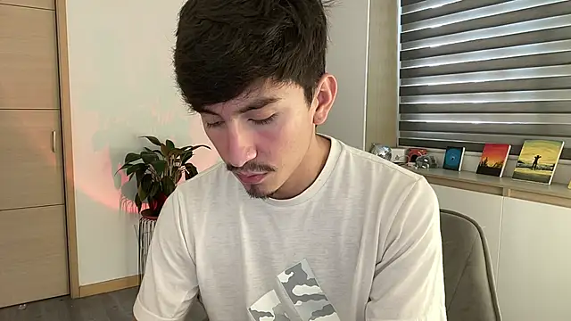 Snapshot of sweettaaron01 chatting on October 28, 2025, 5:15 pm sweettaaron01 online show from October 28, 2025, 5:15 pm