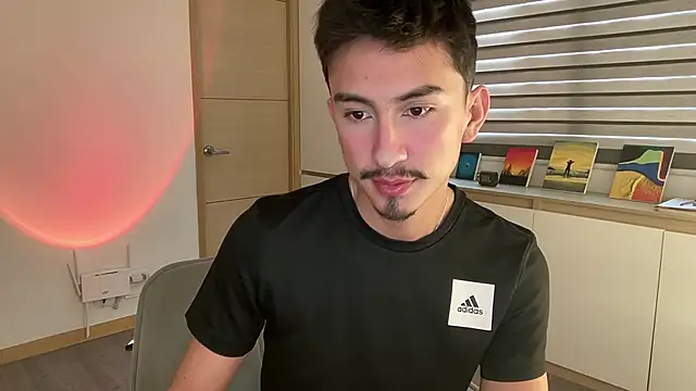 Snapshot of sweettaaron01 chatting on November 10, 2025, 5:23 pm sweettaaron01 online show from November 10, 2025, 5:23 pm