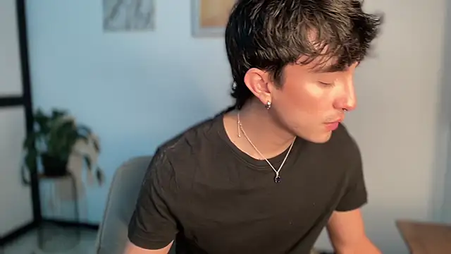 sweettaaron01 online show from May 11, 2026, 12:16 am