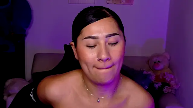 evelyn ch  online show from February 13, 2026, 7:10 pm