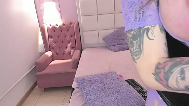 Snapshot of Scarbadgirl_ chatting on November 23, 2025, 4:01 am Scarbadgirl online show from November 23, 2025, 4:01 am