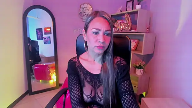 Snapshot of Stefy_Zea chatting on December 3, 2025, 5:00 pm Stefy Zea online show from December 3, 2025, 5:00 pm