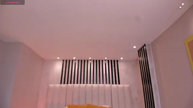 IsabellaMoreau online show from October 18, 2025, 9:04 pm