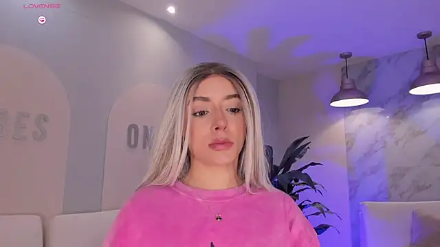 IsabellaMoreau online show from February 27, 2026, 8:53 pm