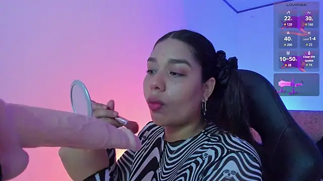 Snapshot of giselle_upp chatting on November 6, 2025, 12:11 am giselle upp online show from November 6, 2025, 12:11 am