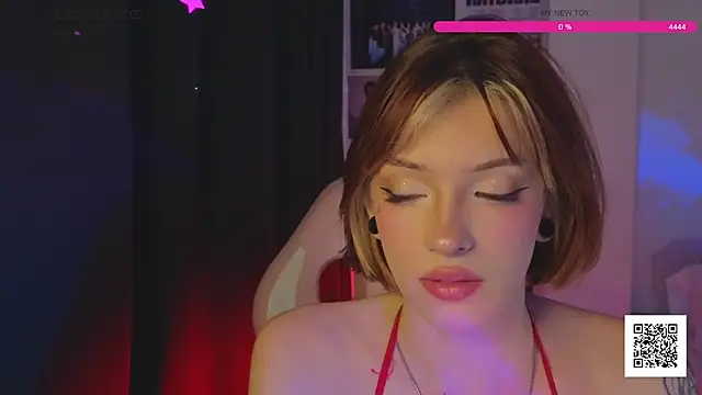Snapshot of Moonlightt_21 chatting on July 12, 2026, 8:11 pm Moonlightt 21 online show from July 12, 2026, 8:11 pm