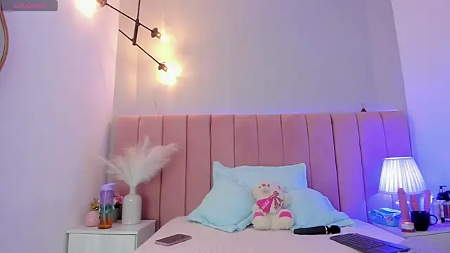 Snapshot of Alisson_Owen chatting on November 28, 2025, 4:15 am Alisson Owen online show from November 28, 2025, 4:15 am