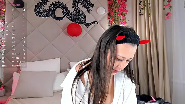 Nelly Kimm online show from November 21, 2025, 1:48 am