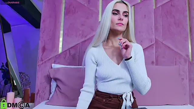 SelenaDaze online show from November 25, 2025, 5:07 am