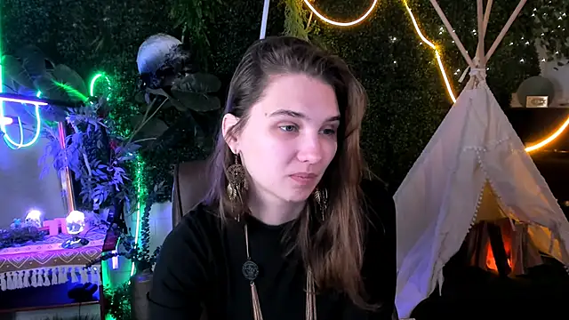 Snapshot of TessaMill chatting on October 3, 2025, 5:26 am TessaMill online show from October 3, 2025, 5:26 am