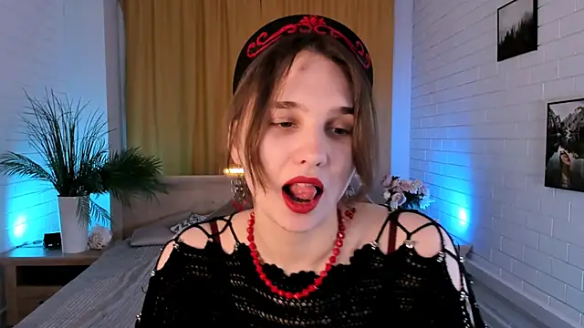 TessaMill online show from November 18, 2025, 9:14 am