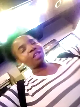 ShySexyBaddiexx online show from November 13, 2025, 10:19 pm