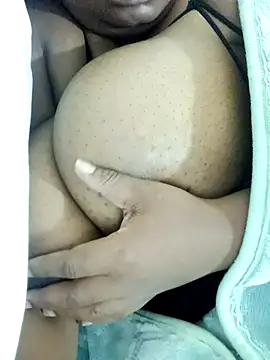 ShySexyBaddiexx online show from November 18, 2025, 8:08 am