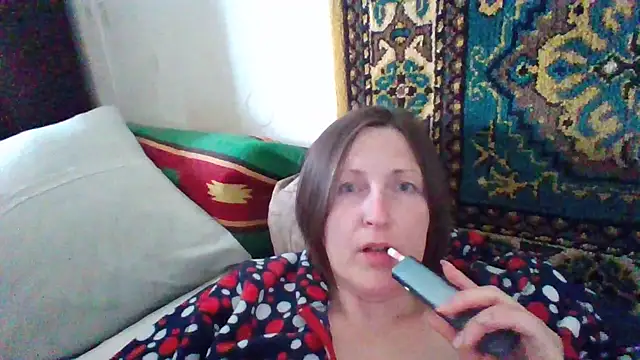 Snapshot of AllaSowinskaya chatting on April 17, 2026, 9:34 am AllaSowinskaya online show from April 17, 2026, 9:34 am