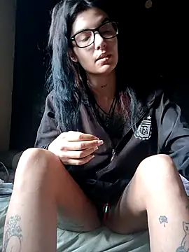 Snapshot of Darkw1tch chatting on October 13, 2025, 10:15 am Darkw1tch online show from October 13, 2025, 10:15 am