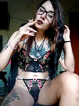 Snapshot of Darkw1tch chatting on November 2, 2025, 8:00 pm Darkw1tch online show from November 2, 2025, 8:00 pm