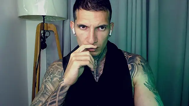 Snapshot of Shane_Clay chatting on November 25, 2025, 12:10 am Shane Clay online show from November 25, 2025, 12:10 am