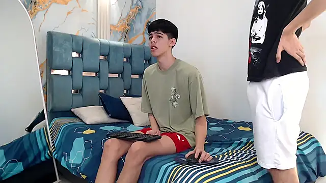 TWINKS FRIENDS online show from February 12, 2026, 1:17 pm