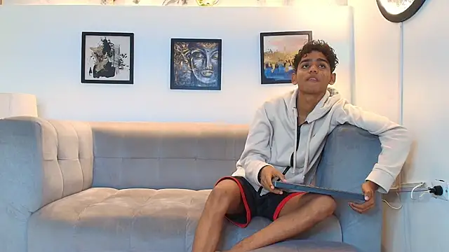 TWINKS FRIENDS online show from May 27, 2026, 1:19 pm