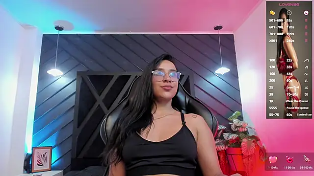 zoe martins  online show from December 15, 2025, 5:50 pm