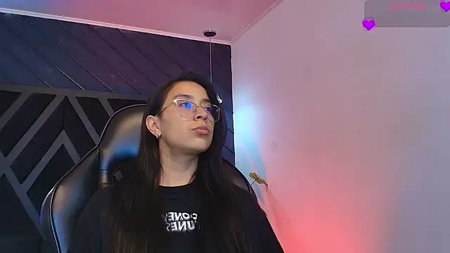 zoe martins  online show from March 5, 2026, 5:20 pm