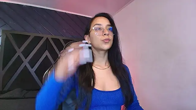 zoe martins  online show from March 9, 2026, 5:17 pm