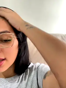 Snapshot of jujuarantes__2025 chatting on November 6, 2025, 2:29 pm jujuarantes 2025 online show from November 6, 2025, 2:29 pm