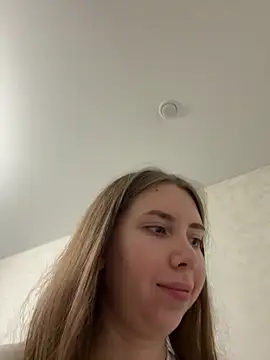 Snapshot of EvaAkins chatting on April 3, 2026, 8:51 pm EvaAkins online show from April 3, 2026, 8:51 pm