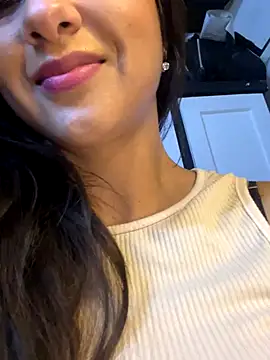 chicachocolate01 online show from November 6, 2025, 2:01 am