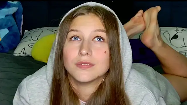 MissEmilyMiller online show from November 21, 2025, 5:22 pm