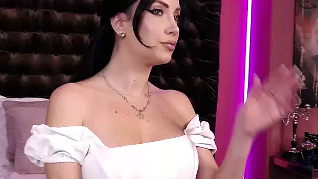 Snapshot of StephanyMillan chatting on December 14, 2025, 5:57 am StephanyMillan online show from December 14, 2025, 5:57 am