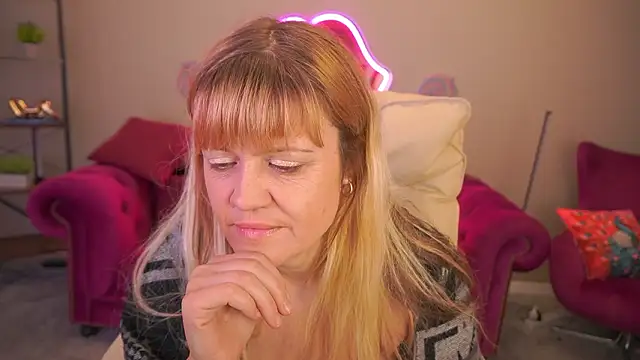 BellaLaPetit online show from February 2, 2026, 2:38 pm