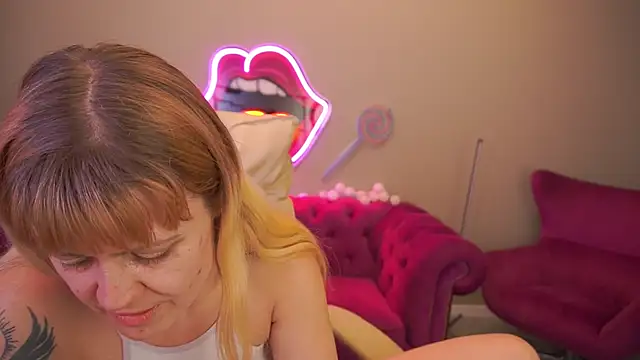 BellaLaPetit online show from February 7, 2026, 2:15 am