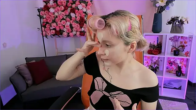 AuroraWrenfield online show from February 12, 2026, 10:10 am