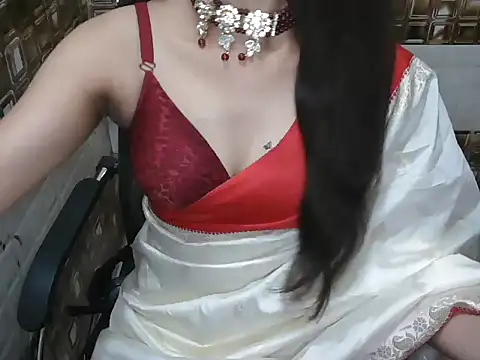 lovepihuu online show from March 17, 2026, 5:44 am