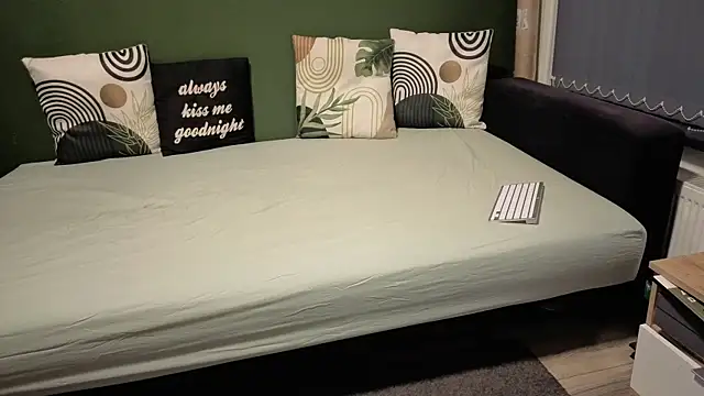 Snapshot of Eveline_Beauty_Kitty chatting on November 16, 2025, 6:13 pm Eveline Beauty Kitty online show from November 16, 2025, 6:13 pm