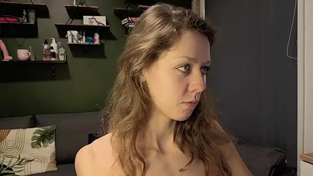 Snapshot of Eveline_Beauty_Kitty chatting on December 15, 2025, 4:11 pm Eveline Beauty Kitty online show from December 15, 2025, 4:11 pm