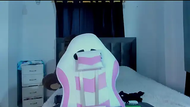 Snapshot of ISA_BELLA_VZL chatting on December 4, 2025, 4:05 pm ISA BELLA VZL online show from December 4, 2025, 4:05 pm