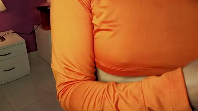 LiLLiAnderson online show from October 31, 2025, 12:06 pm