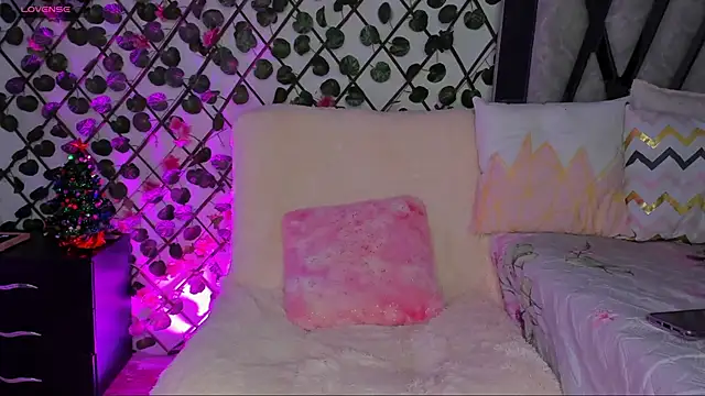 isabel jaames online show from November 30, 2025, 6:23 pm