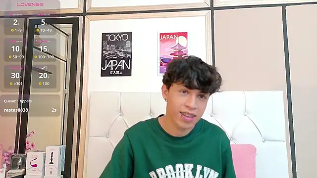 Axel  Evans online show from November 4, 2025, 12:37 pm