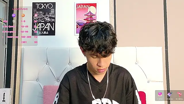 Axel  Evans online show from November 6, 2025, 12:17 pm